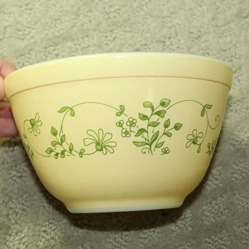 Pyrex Vintage Shenendoah Small Mixing Bowl 401